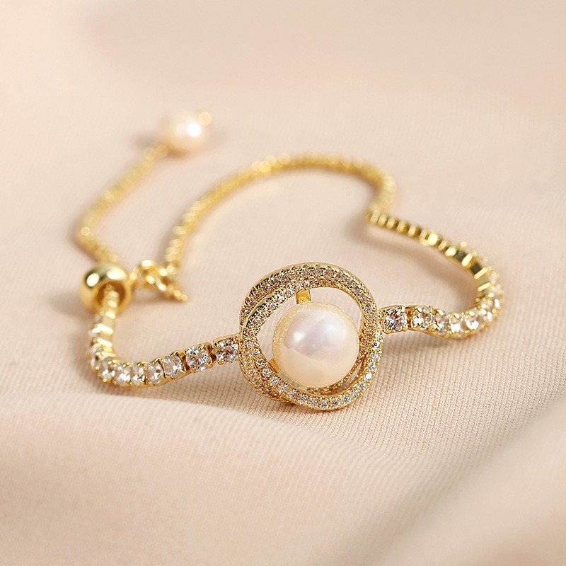 Fashion Pearls Strap Diamond Bracelet