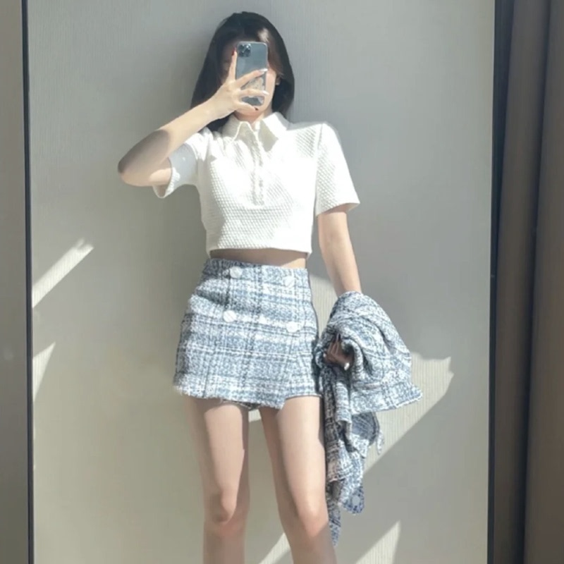 White Cropped Top With Short Sleeves - Image 3