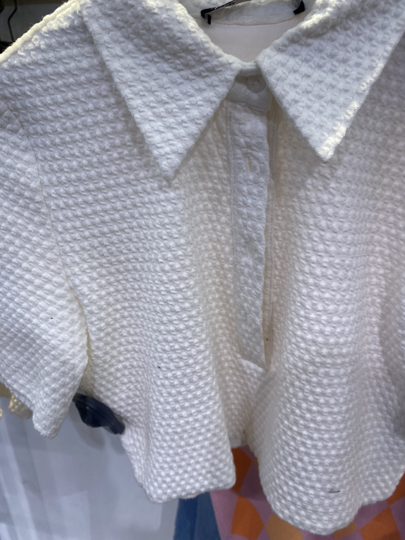 White Cropped Top With Short Sleeves - Image 5