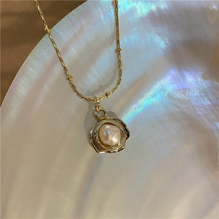 Temperament Retro Freshwater Pearl Necklace
