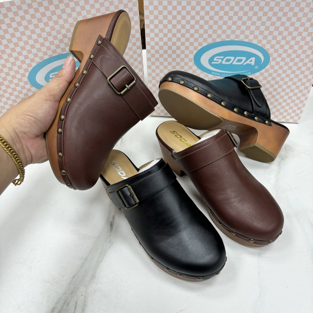Chunky Heel Closed Toe Rivet Fashion Slippers