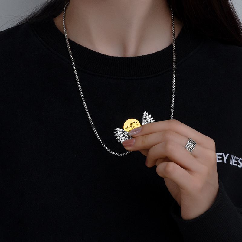 Creative Openable Sunflower Pendant Necklace
