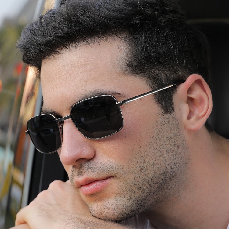 High-Grade Metal Folding Sunglasses for Women - Image 3