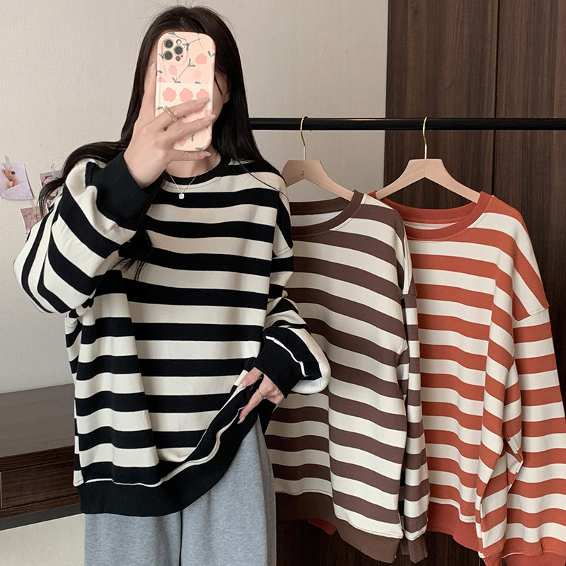Retro Printed Crew Neck Sweatshirt Women - Image 2