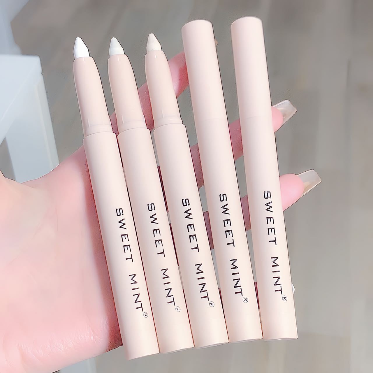 Crouching Brightening Silkworm Eyeliner Pen