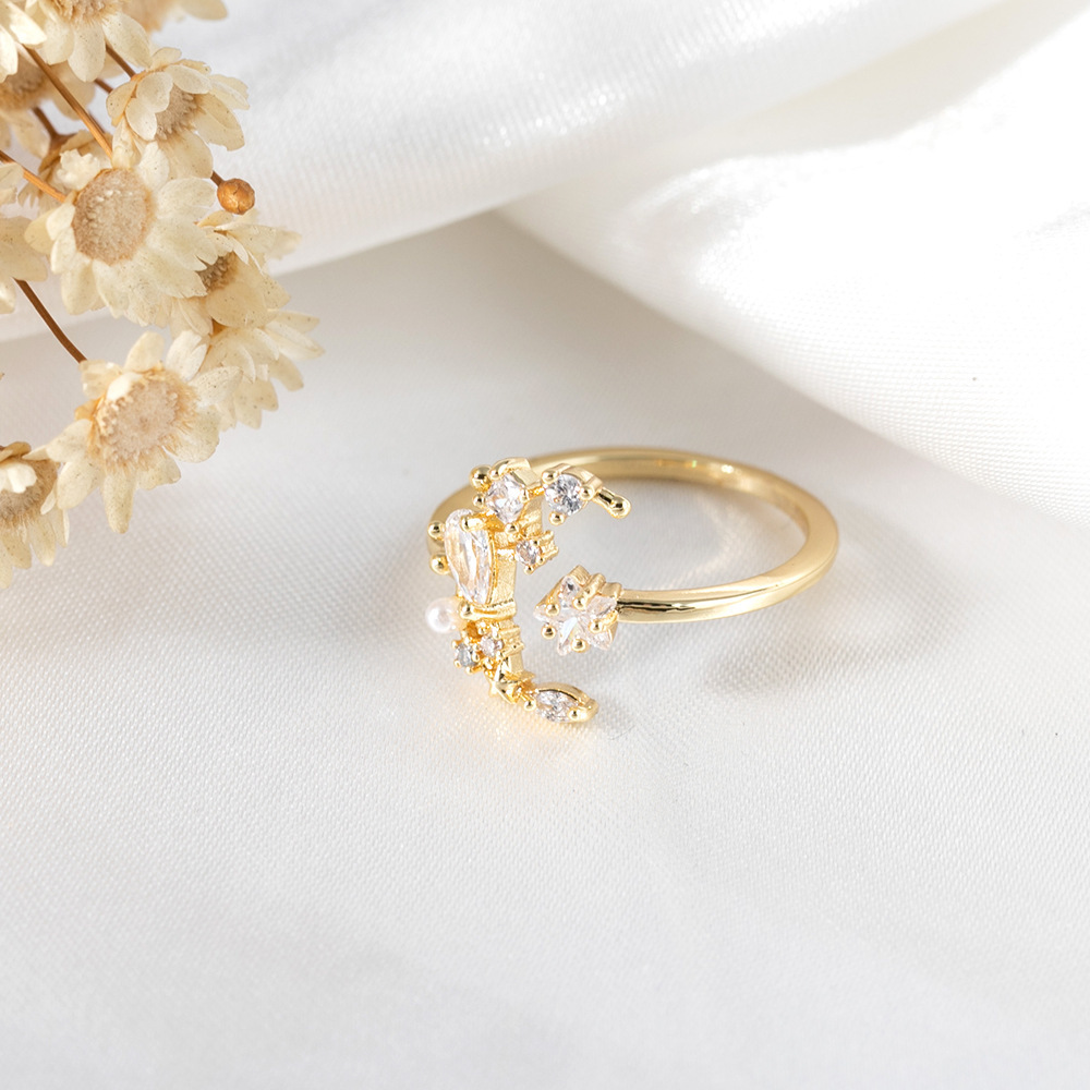 Simple Zircon Meniscus Star Ring