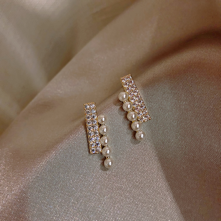 Pearl Crystal Stud Earrings