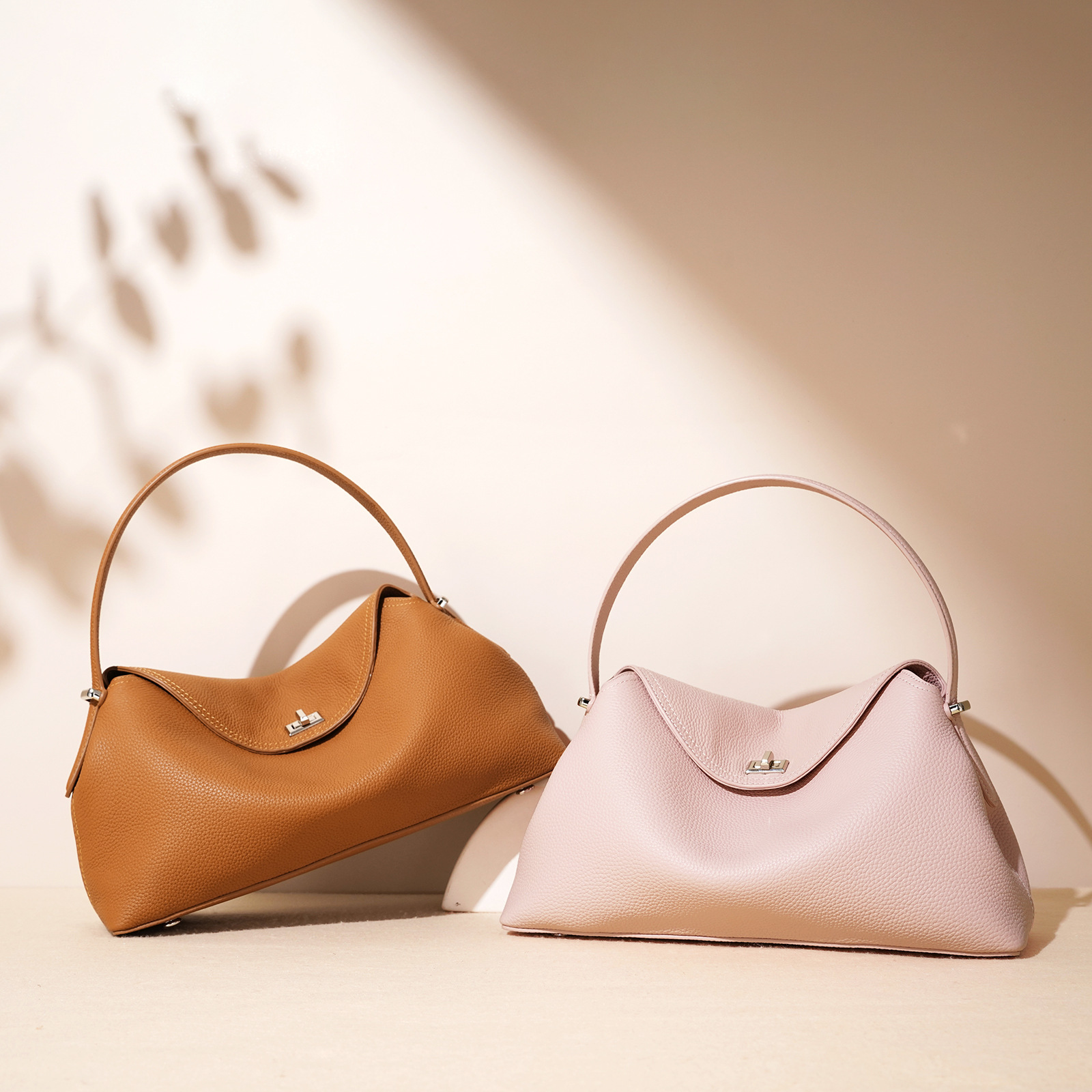 Fashionable Cowhide Leather Shoulder Messenger Bag