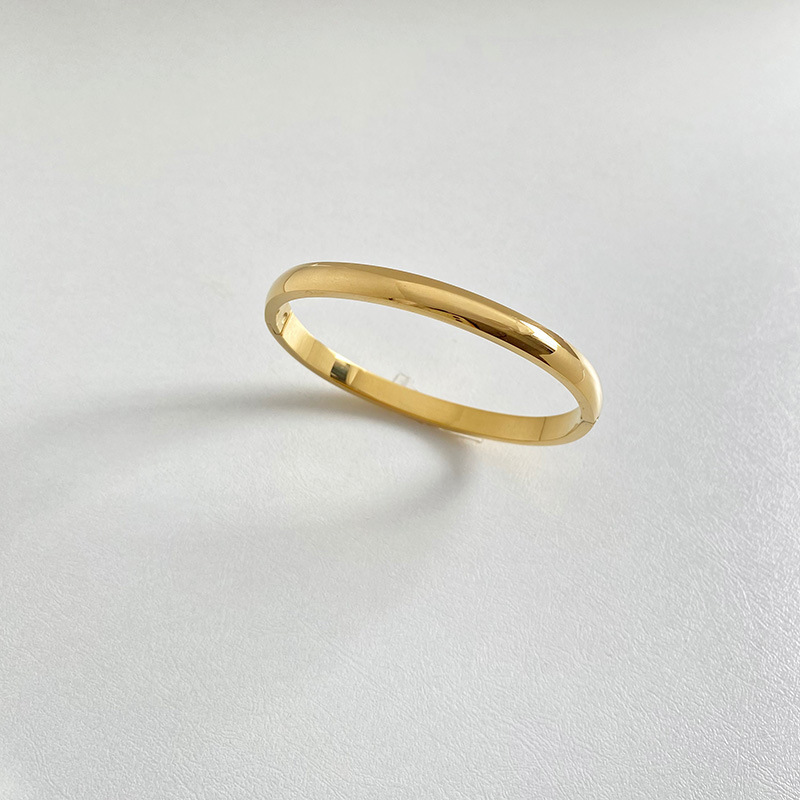 Retro Minimalistic Simple Buckle Gold Bracelet - Image 7
