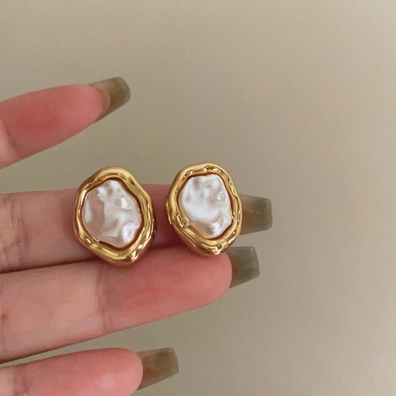 Irregular Pearl Edge Stud Earrings
