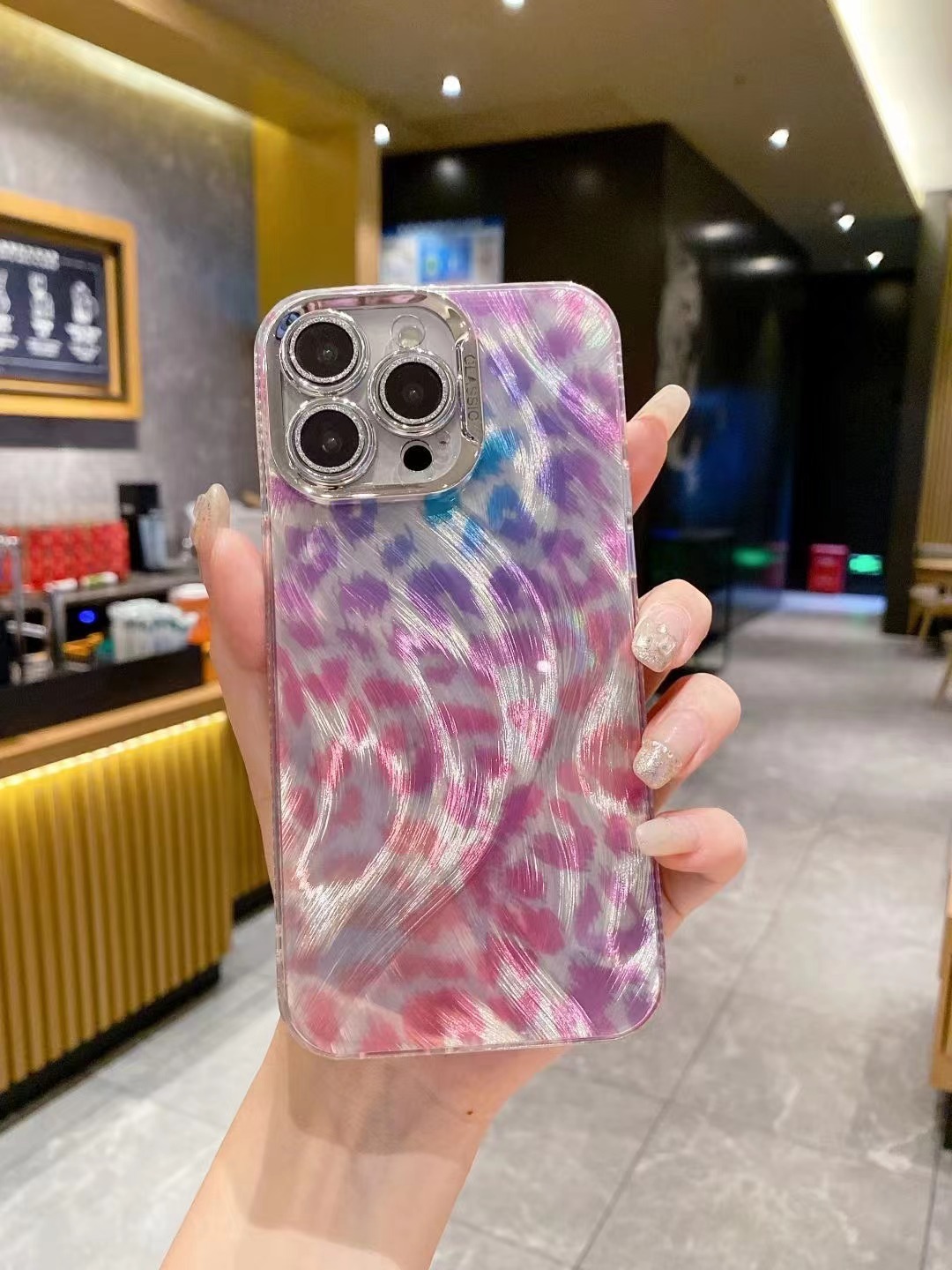 Women's Gradient Drop-Resistant Lens Phone Case - Image 3