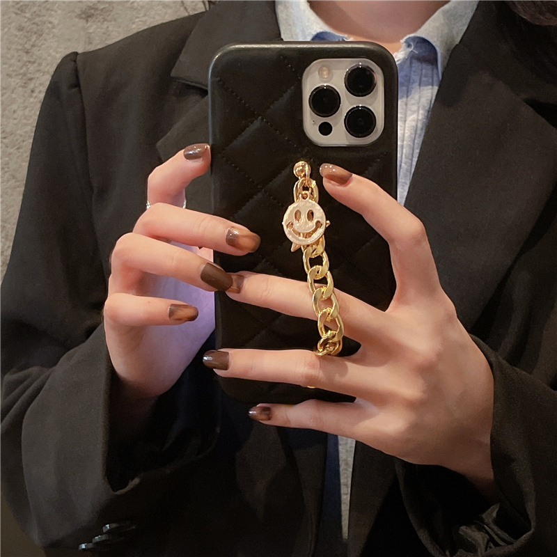 Simple Diamond Chain Phone Case - Image 4