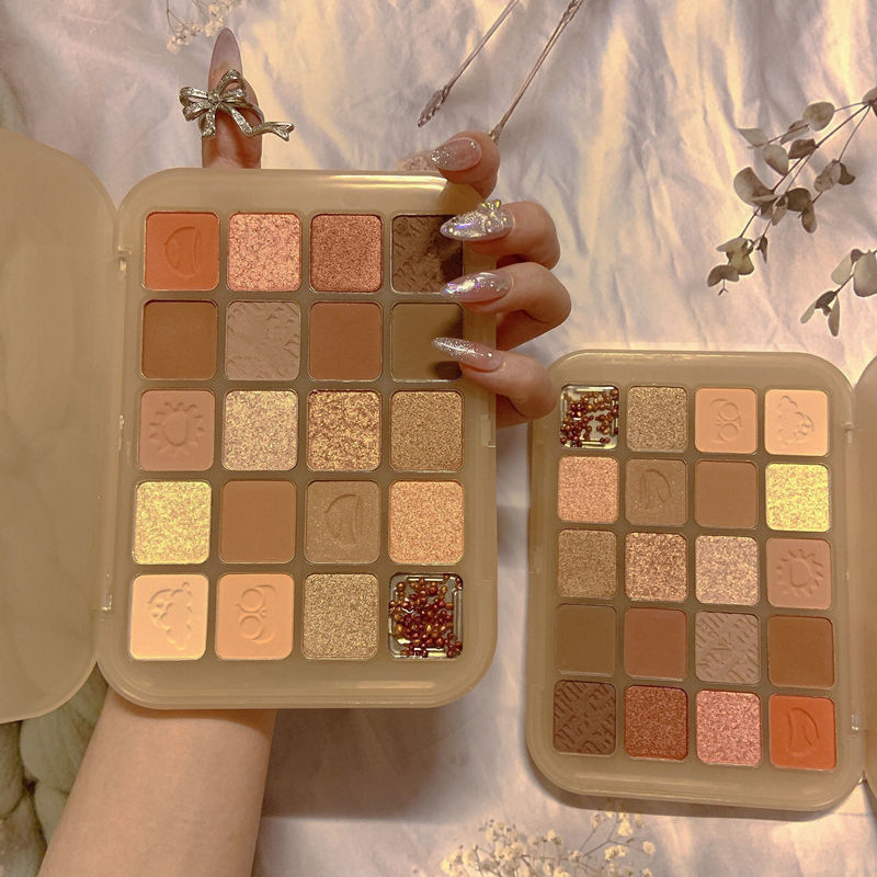 Pearlescent Matte Crispy Rice Eyeshadow