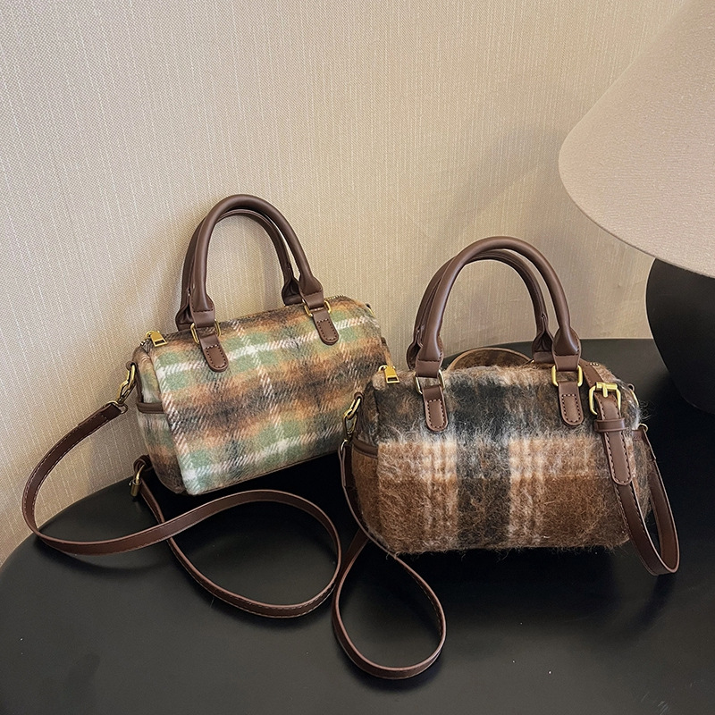 One-shoulder Oblique Handbags