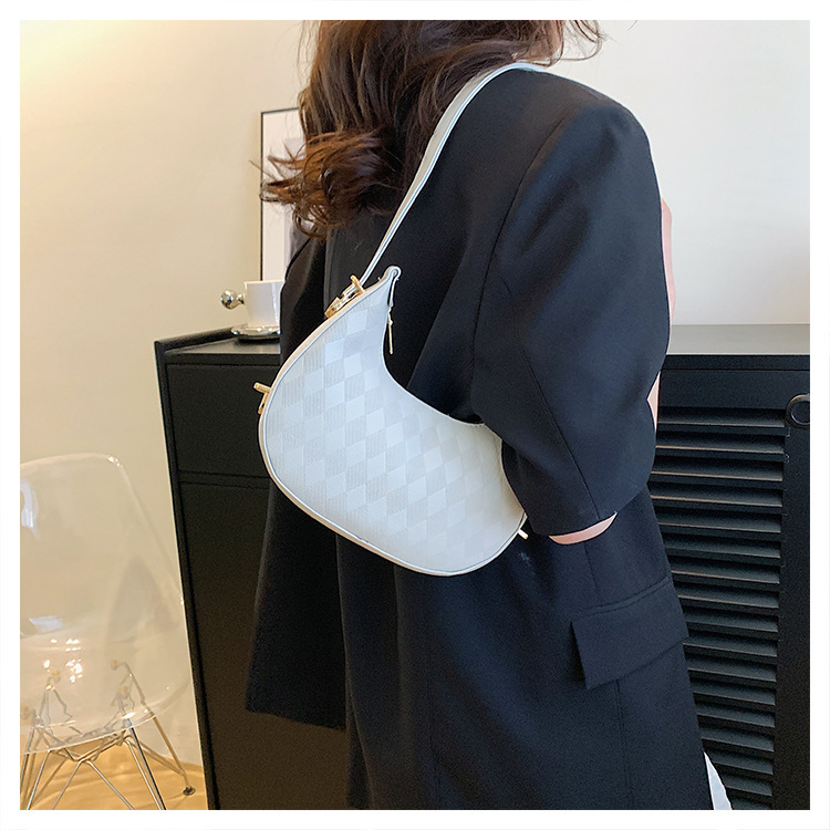 Rhombus Pattern Handbag - Image 7