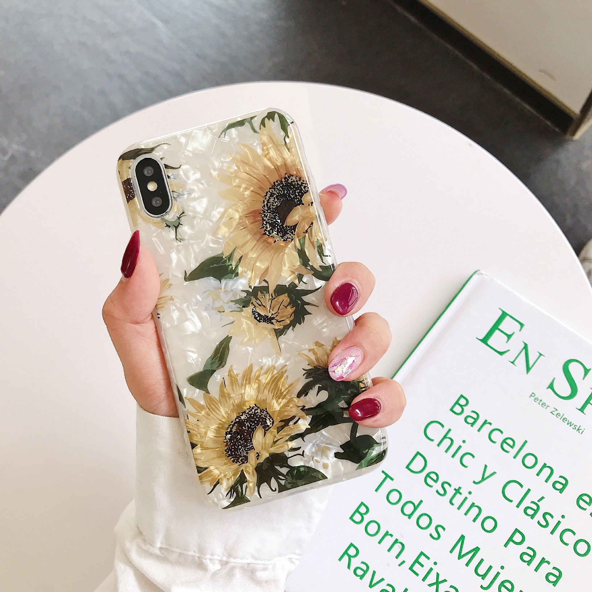 Soft Sunflower Shell Pattern Phone Case - Image 4