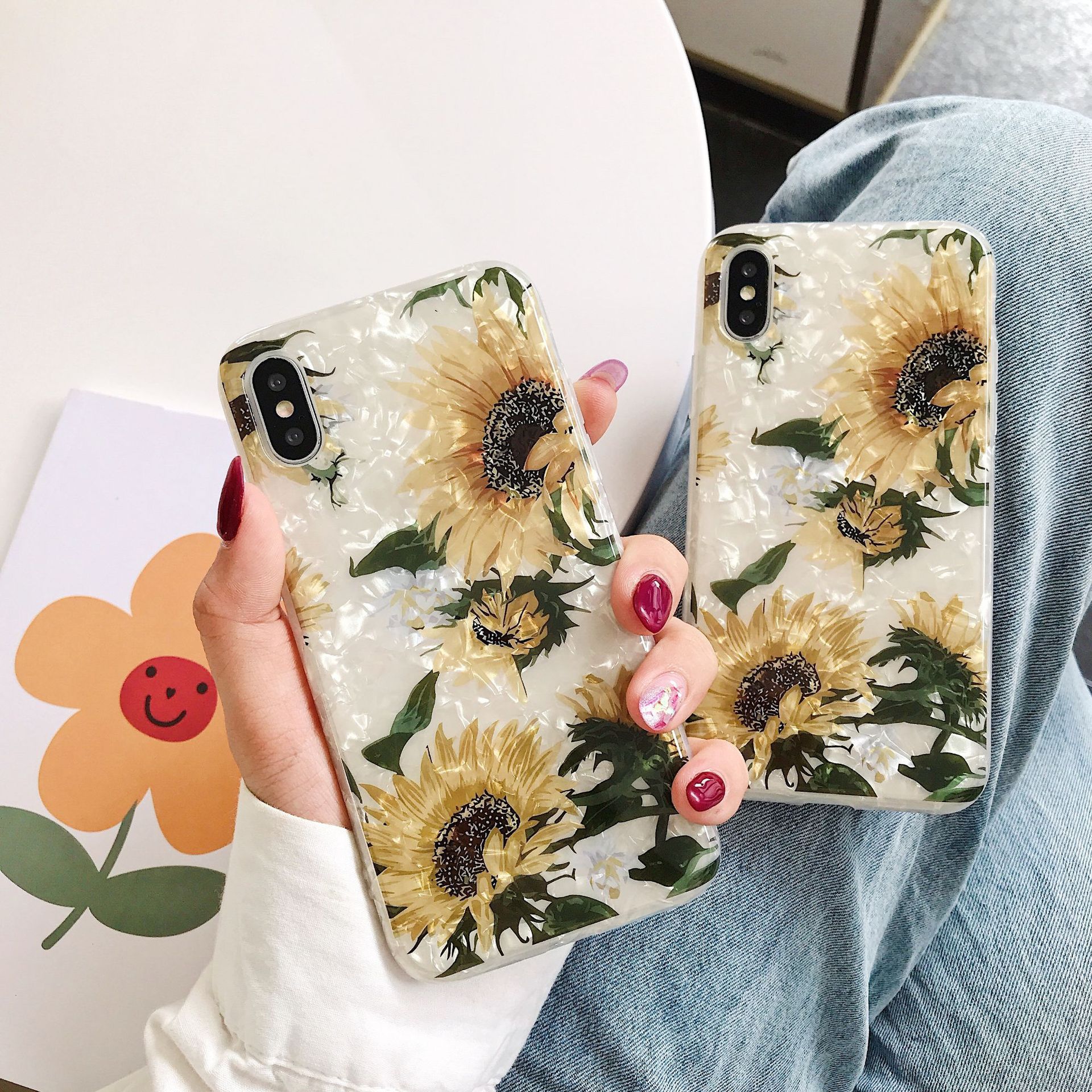 Soft Sunflower Shell Pattern Phone Case - Image 3