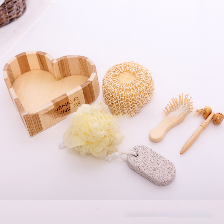Heart-Shaped Gift Box Bath Set - Image 4