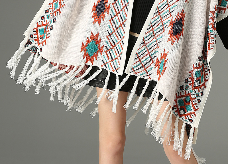 Bohemian Jacquard Tassel Shawl - Image 3