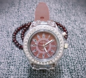 LED Luminous Geneva Women Quartz Watch - Image 9