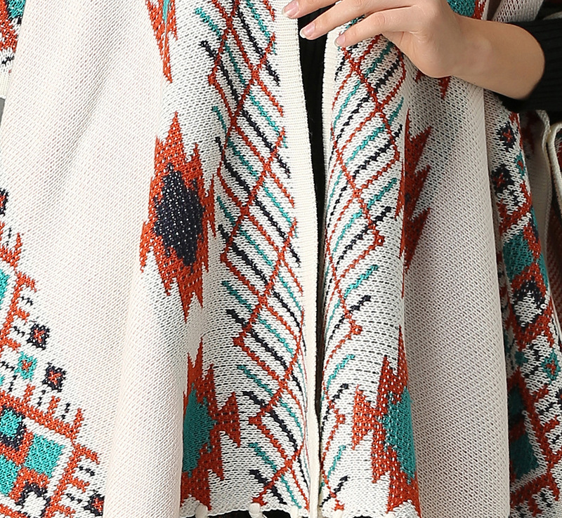 Bohemian Jacquard Tassel Shawl - Image 4