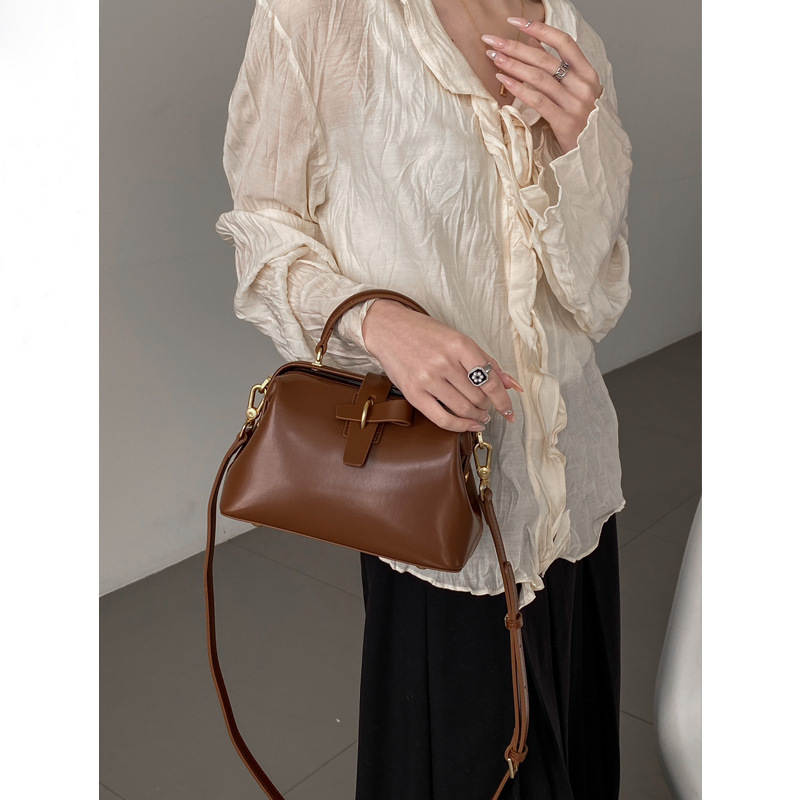 Luxury Fashion Cowhide Handbag - Image 3