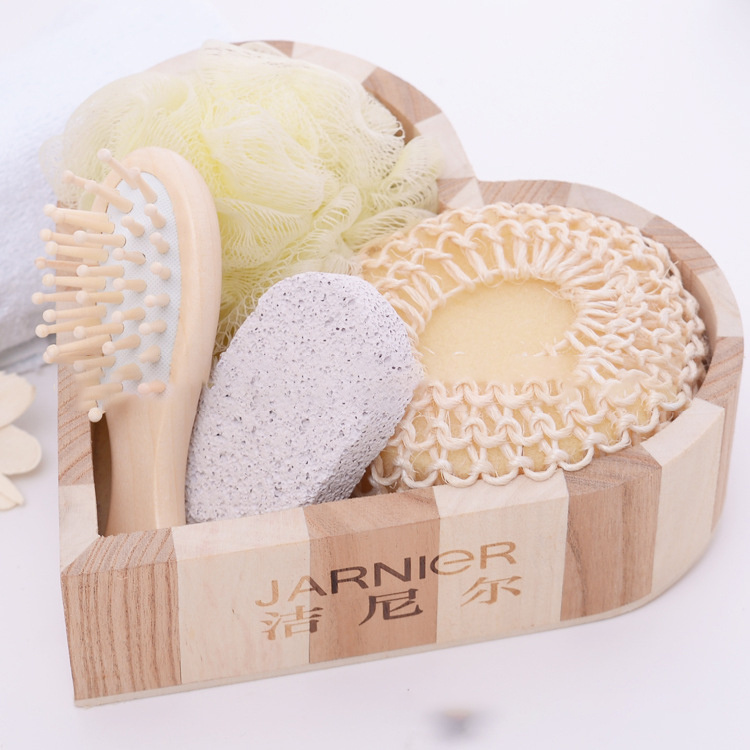 Heart-Shaped Gift Box Bath Set - Image 3