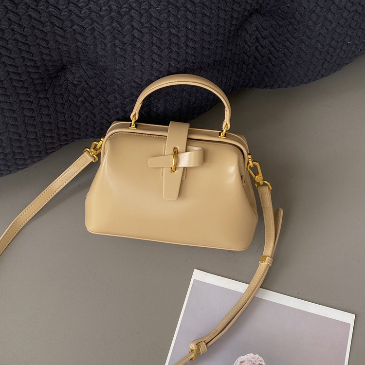 Luxury Fashion Cowhide Handbag - Image 4