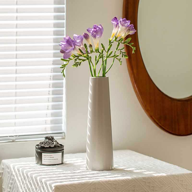 Small-Caliber Mouth Tulip Ceramic Vase - Image 4