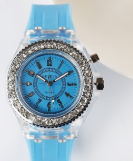 LED Luminous Geneva Women Quartz Watch - Image 4