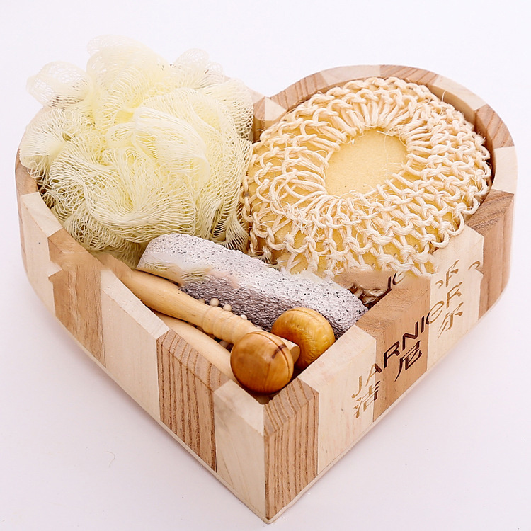 Heart-Shaped Gift Box Bath Set - Image 5