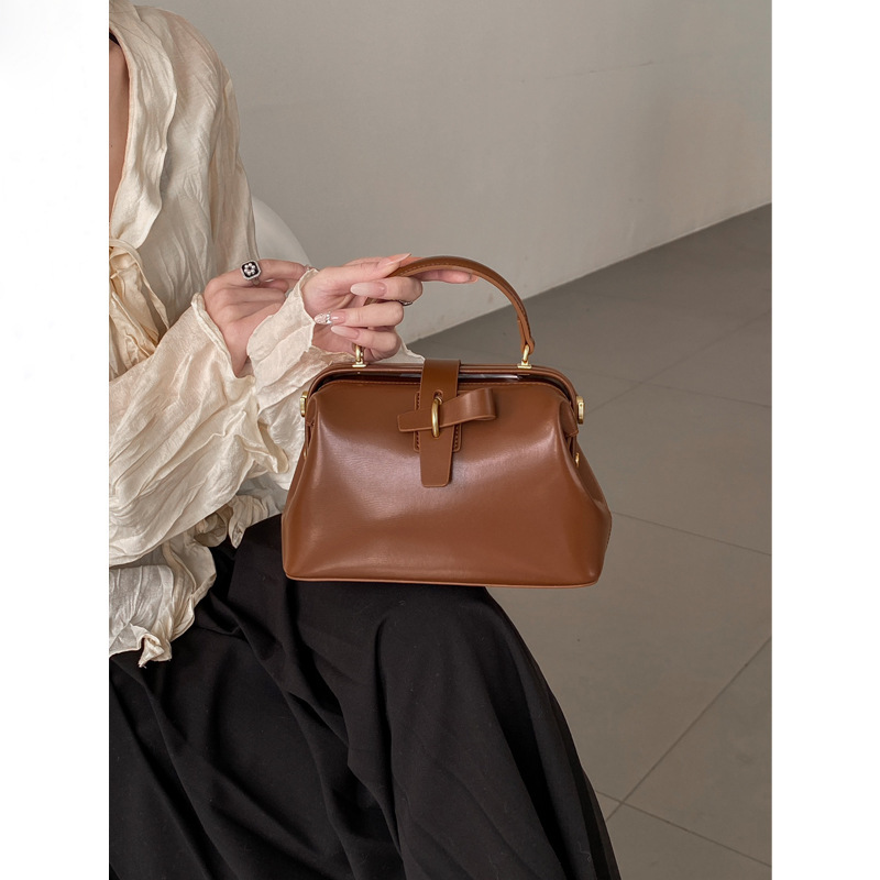 Luxury Fashion Cowhide Handbag - Image 10