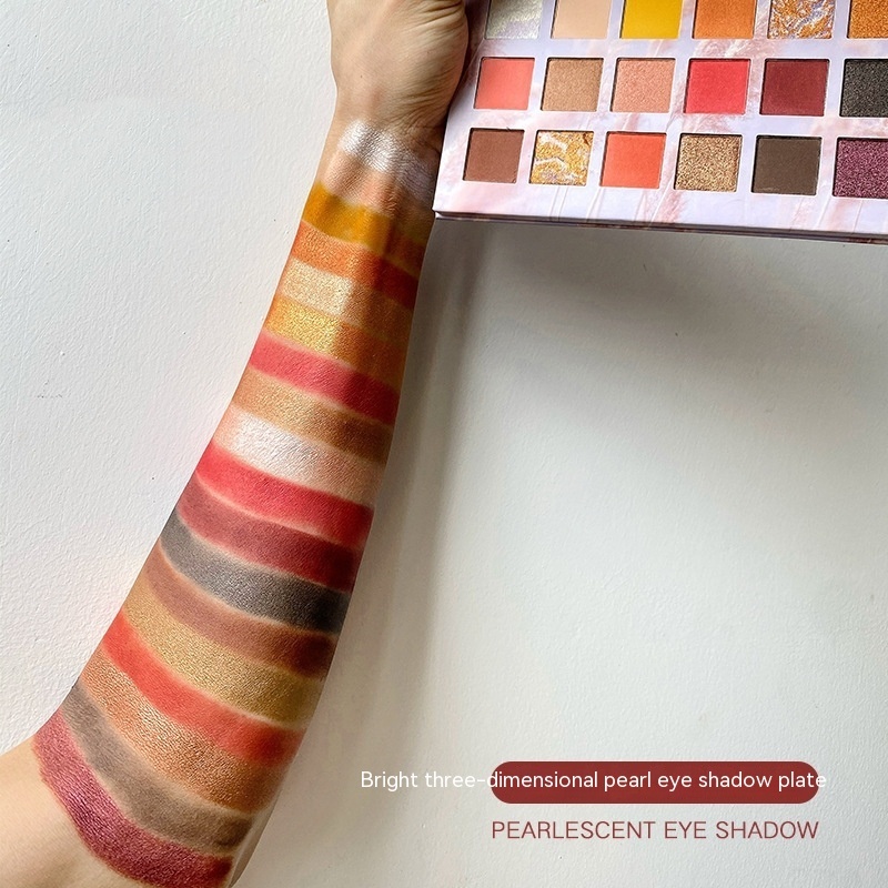 Matte Earth Tone Eyeshadow Plate - Image 7
