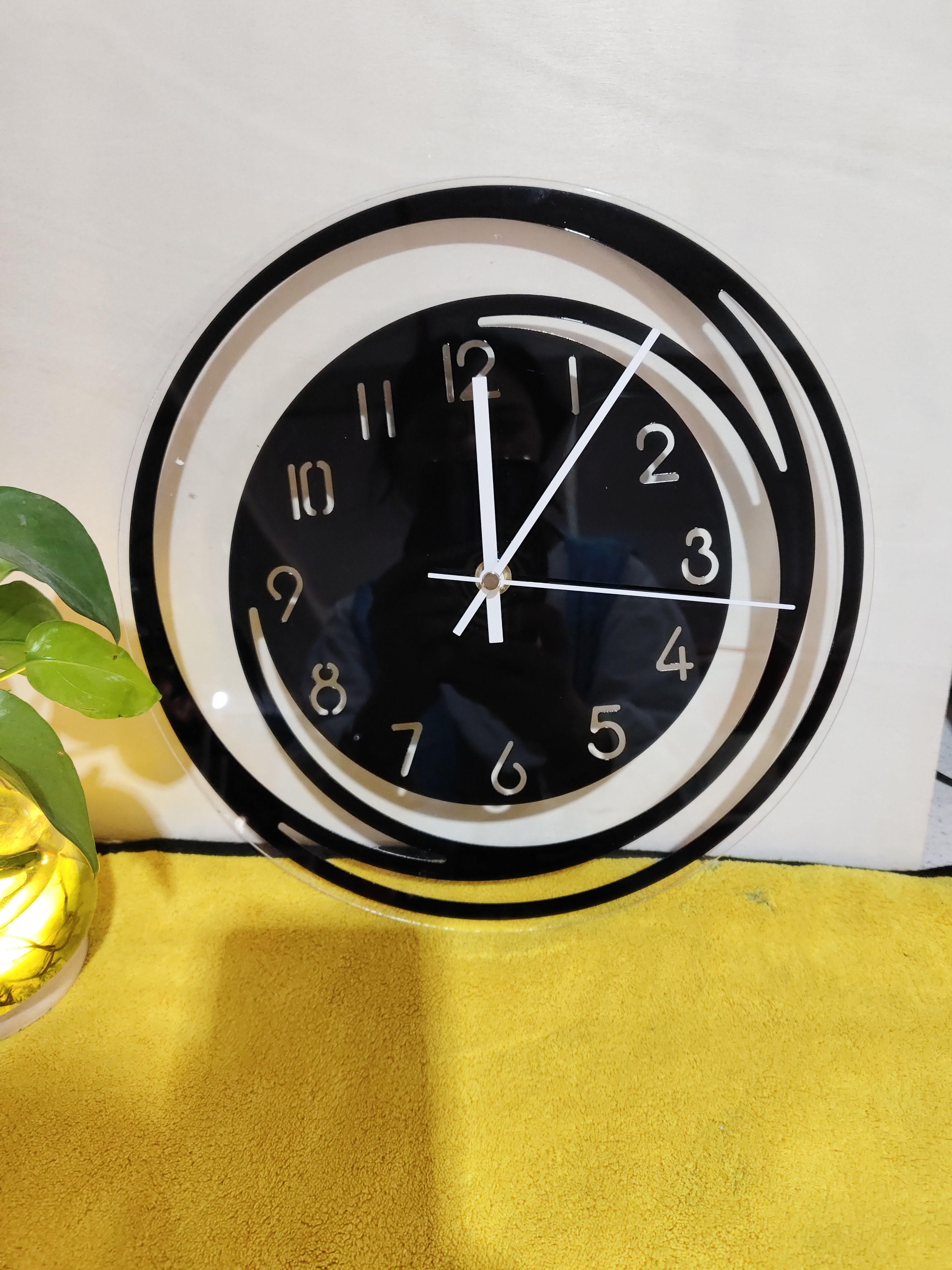 Minimalist Nordic Transparent Silent Clock - Image 6