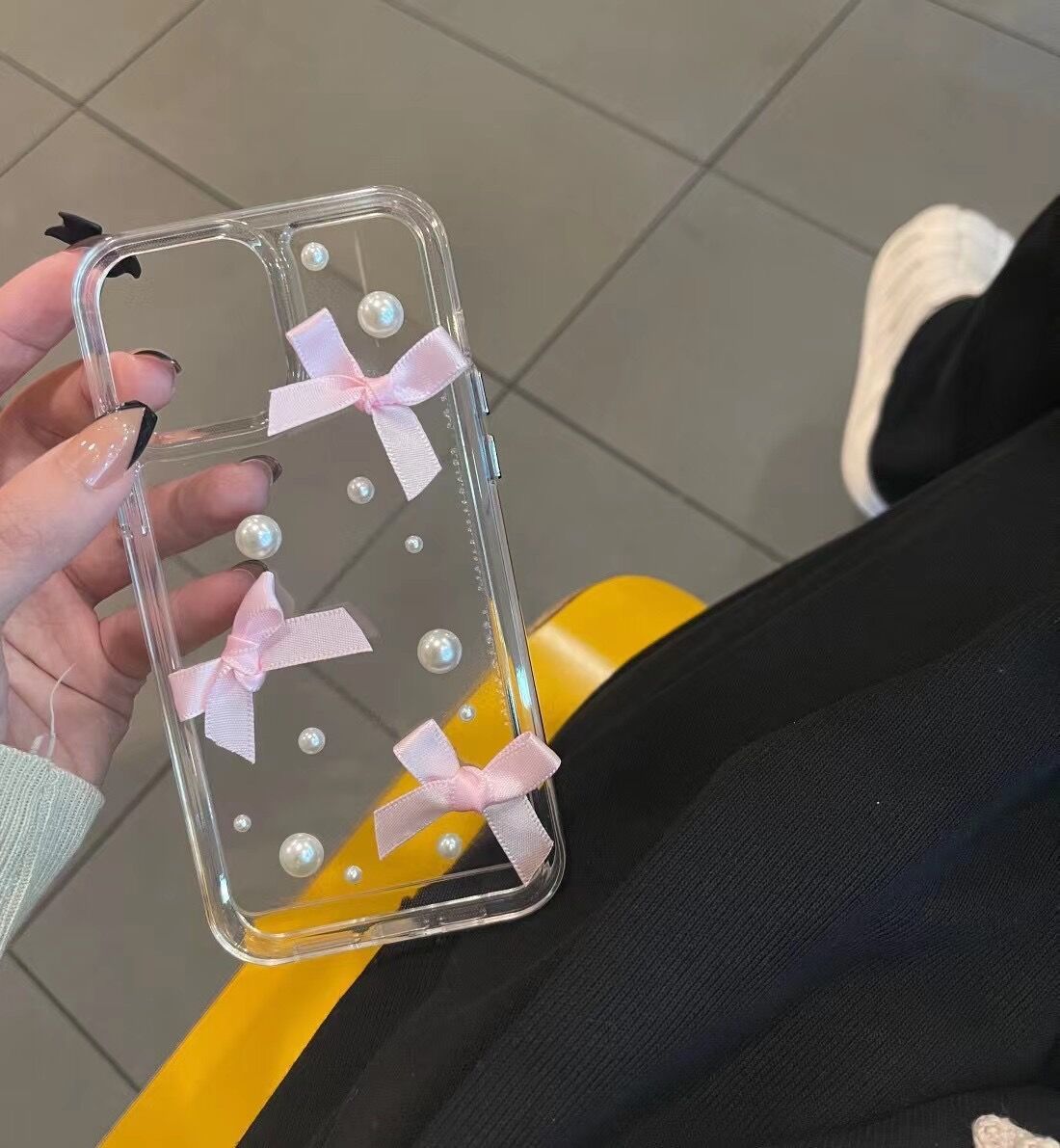 Transparent 3D Pearl Bow Phone Case - Image 4