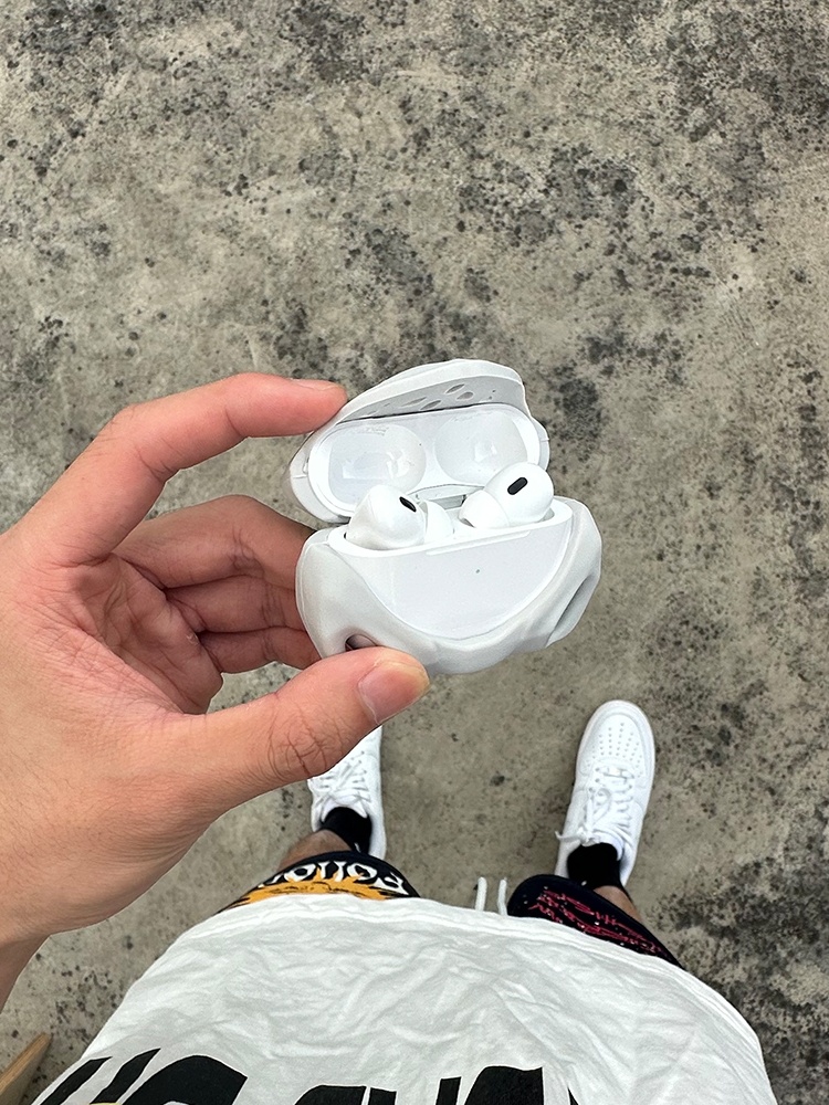 Niche Silicone Trendy Earphone Case - Image 2
