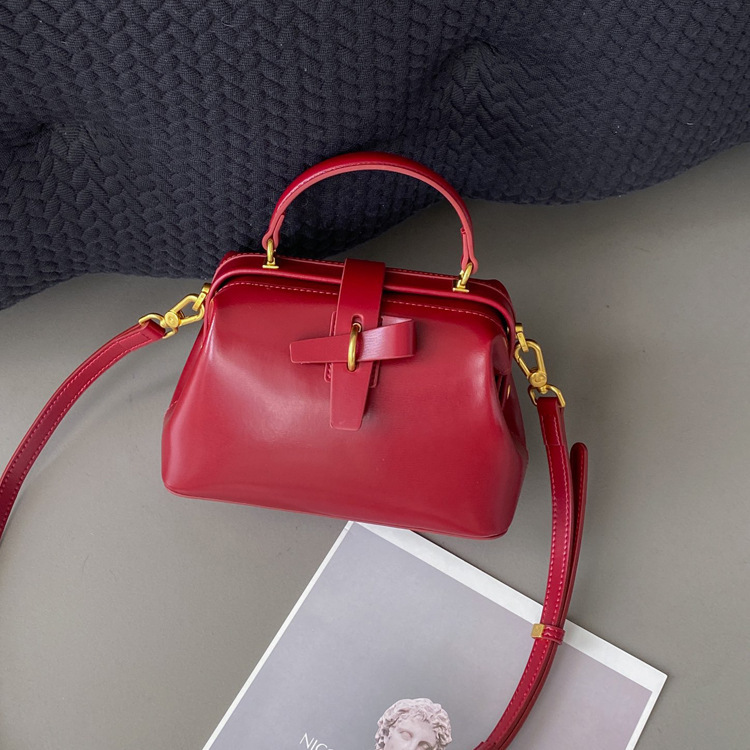 Luxury Fashion Cowhide Handbag - Image 5