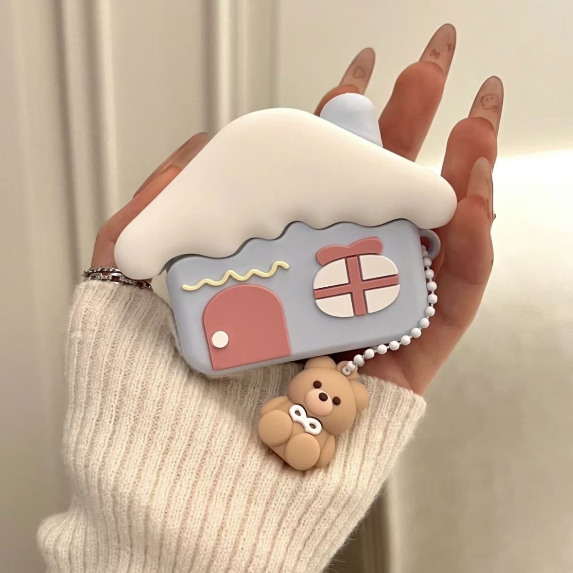 Cute Snow Roof Earbuds Case