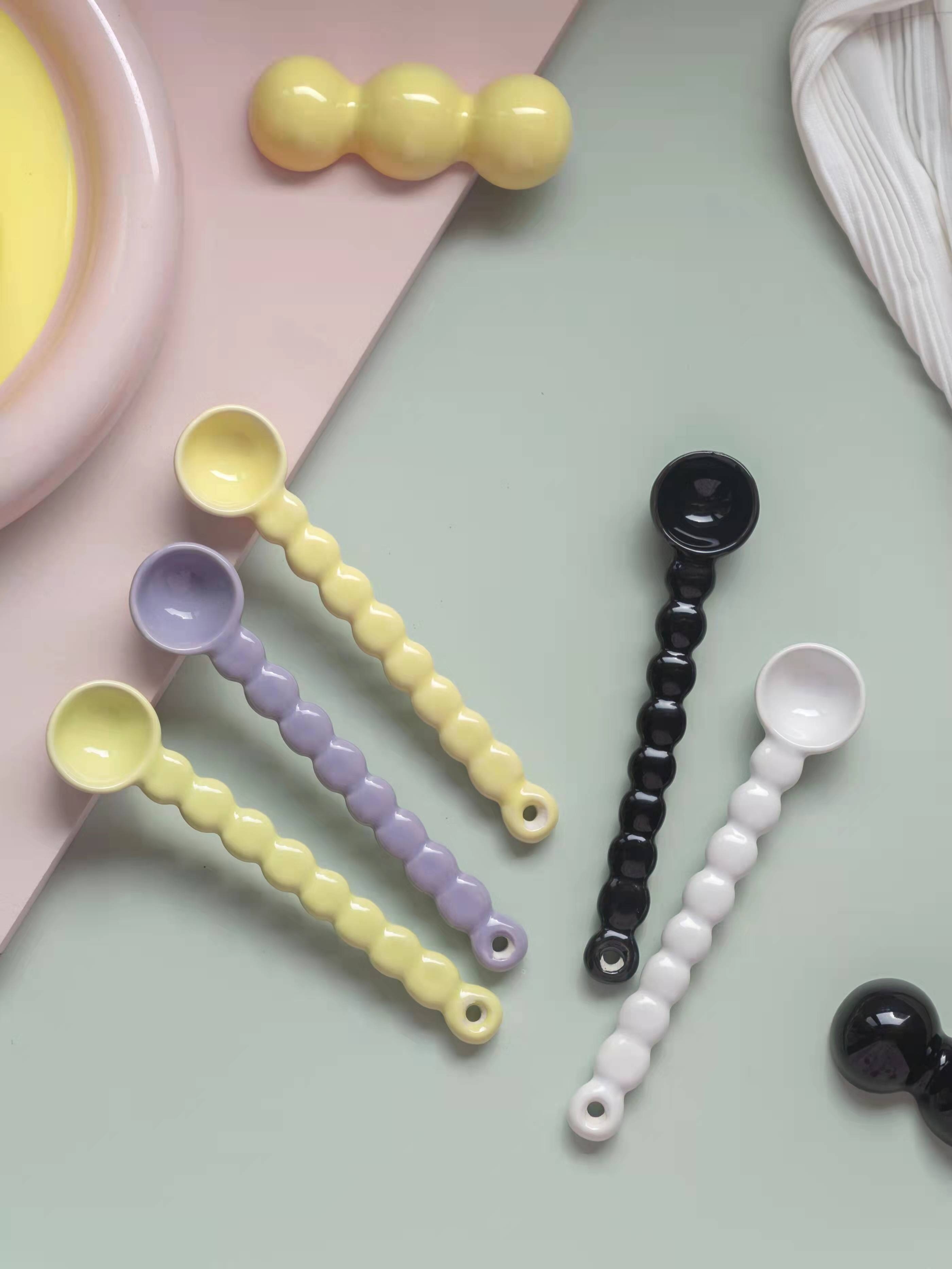 Ceramic Bubble Handle Mug With Lid - Image 5