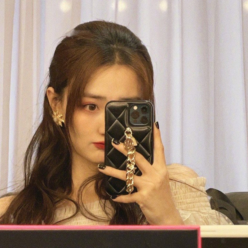 Simple Diamond Chain Phone Case - Image 5