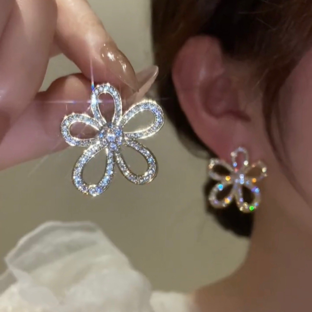 Hollow Sunflower Earrings For Women - Image 3
