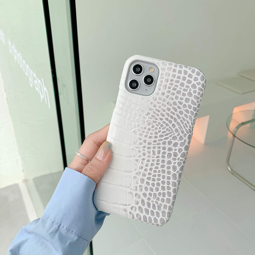 Gradient Crocodile-Print Leather Phone Case - Image 7
