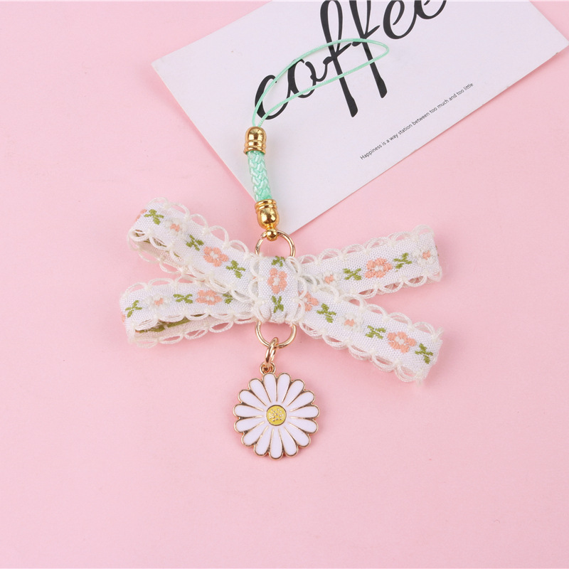 Creative Daisy Pendant Hanging Keychain