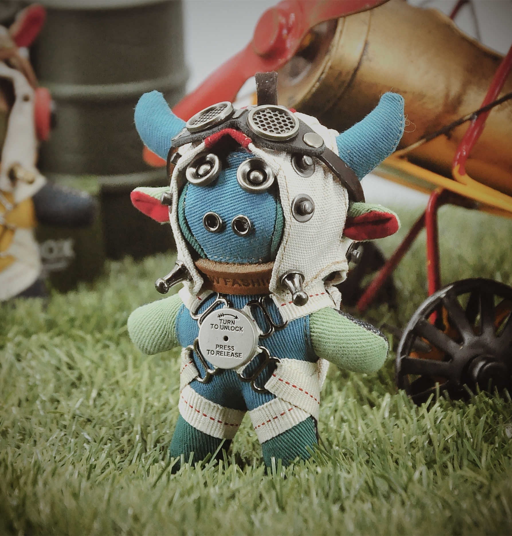 Cute Cow Retro Pilot's Little Pendant Keychain - Image 3