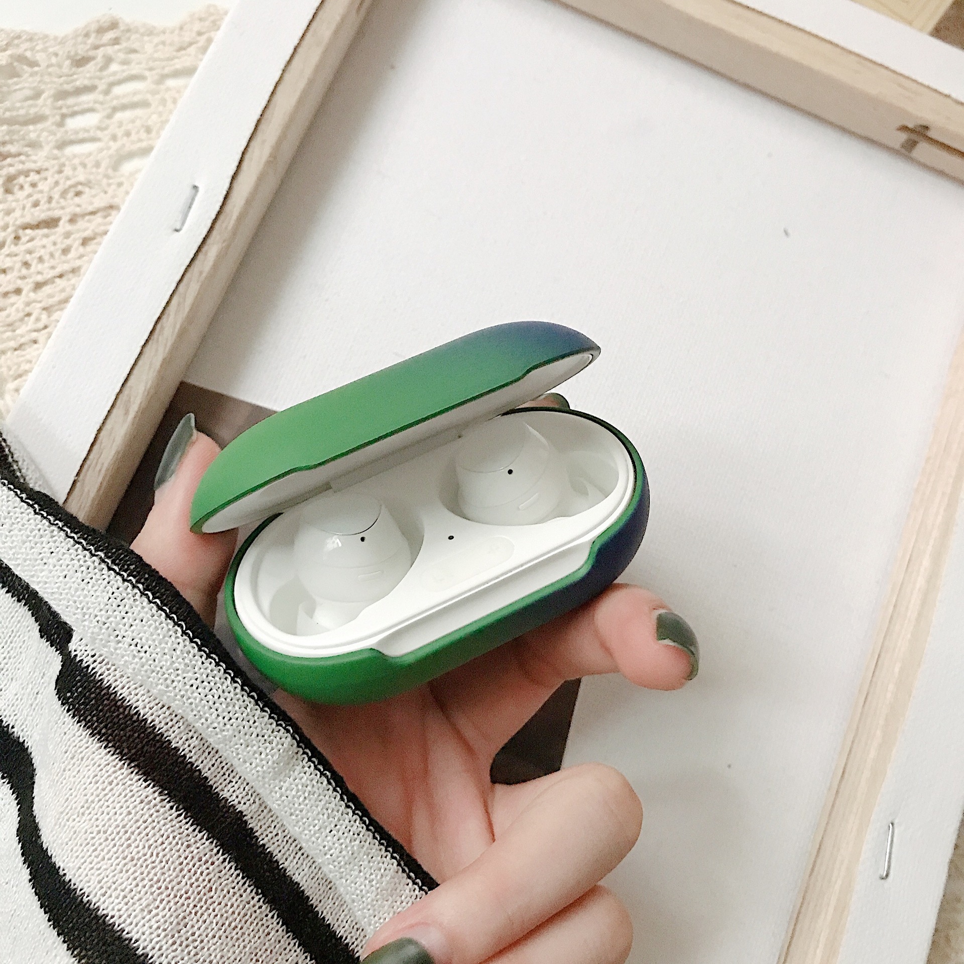Gradient Rainbow Shell Color Earphone Case