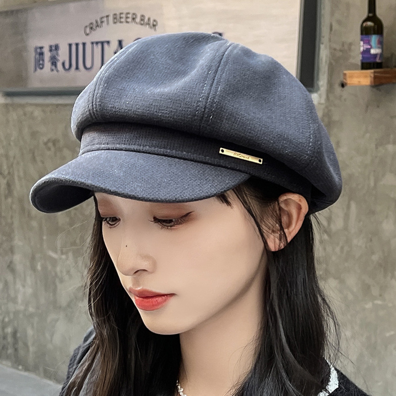 Women's Metal Label Peaked Cap