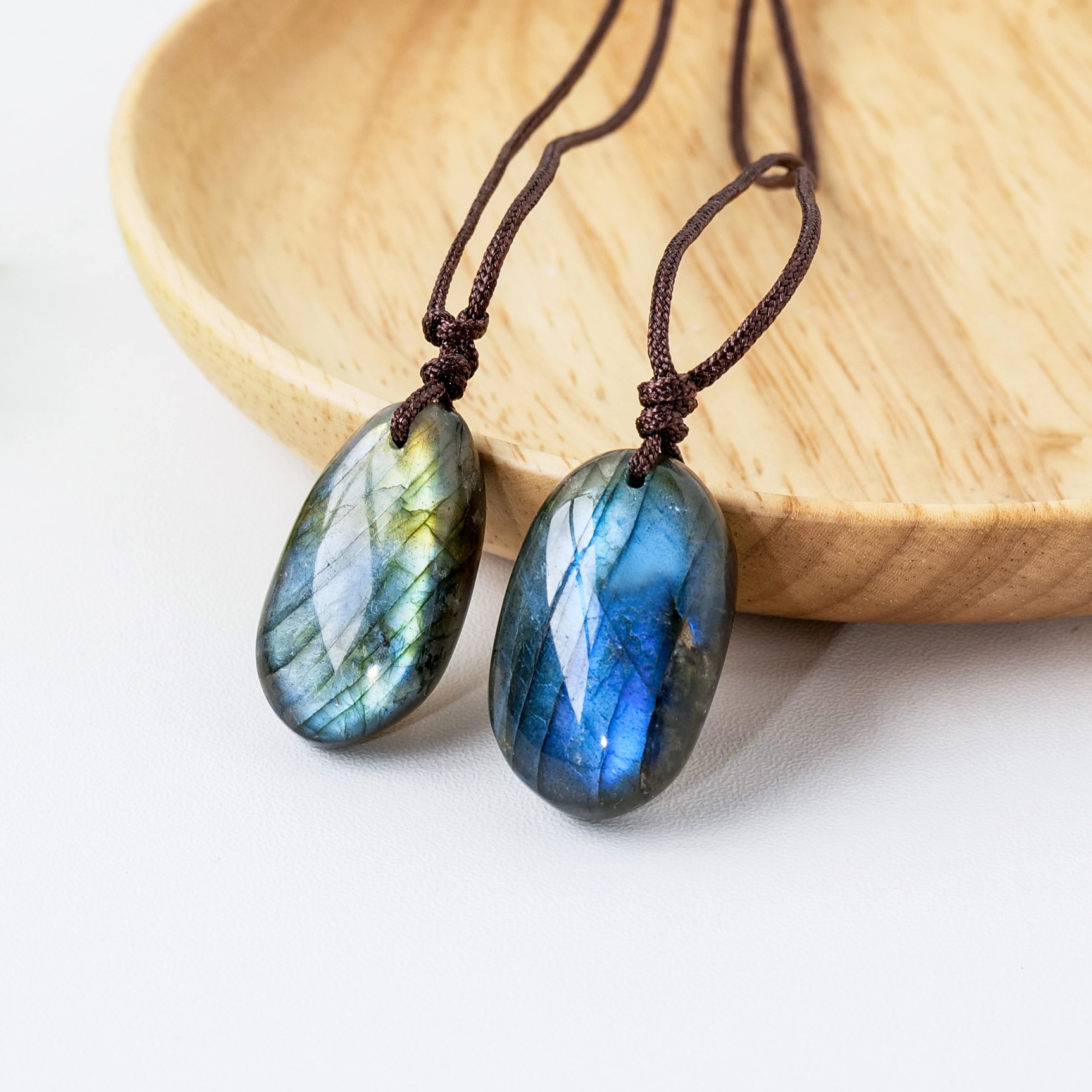 Simple Crystal Fashion Necklace - Image 4