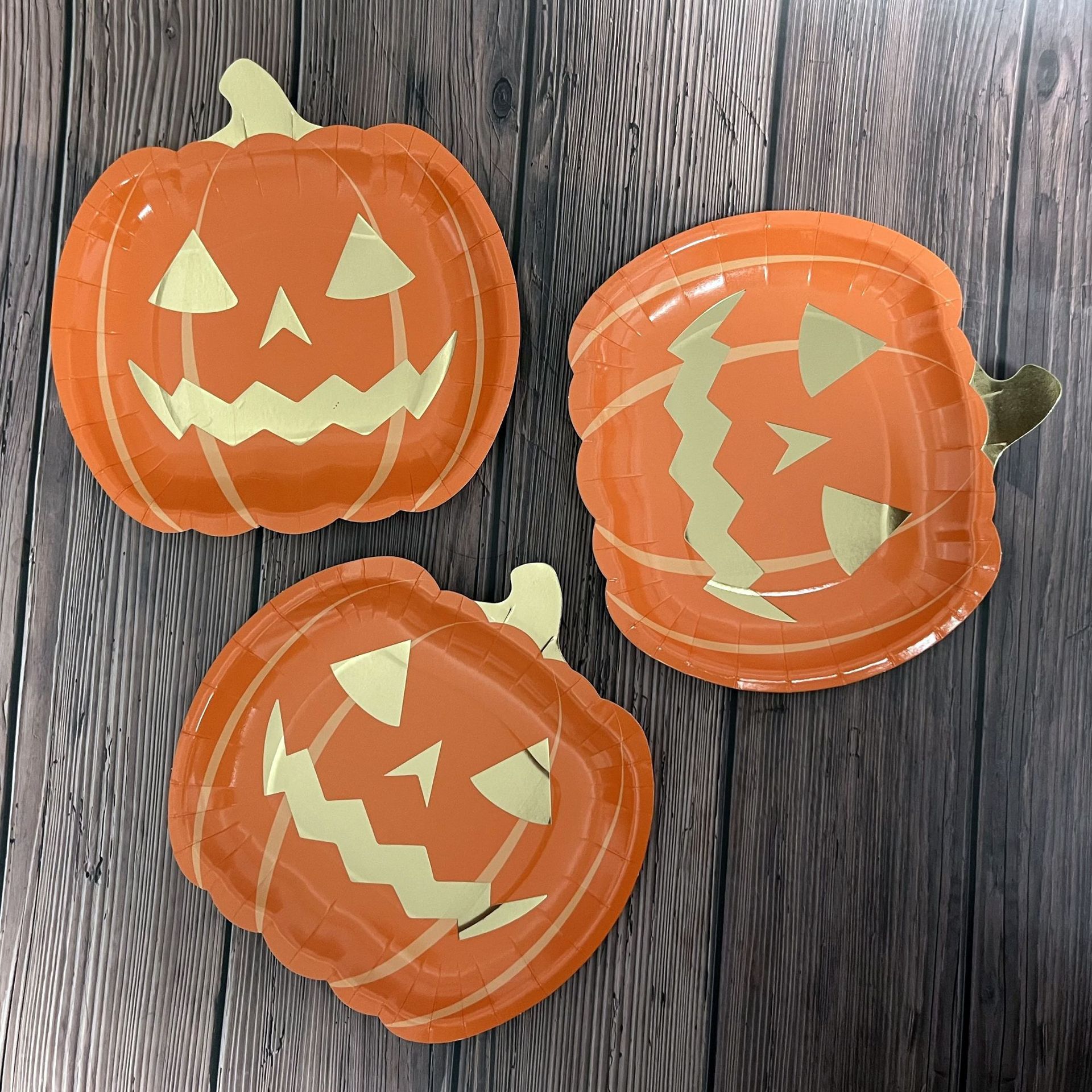 DIY Pumpkin Disposable Dinner Plates