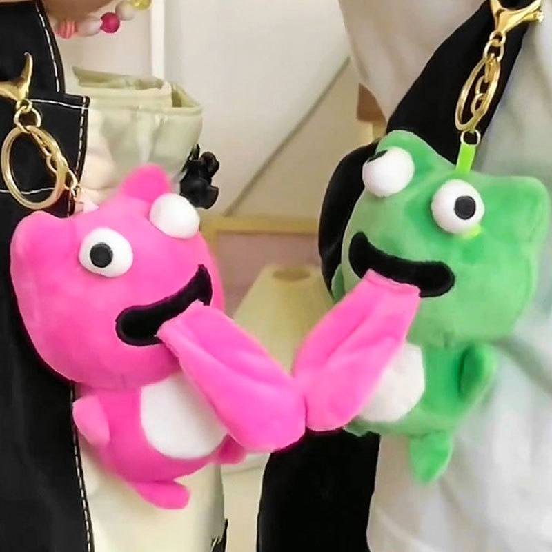 Magnetic Frog Tongue Kiss Keychain - Image 3