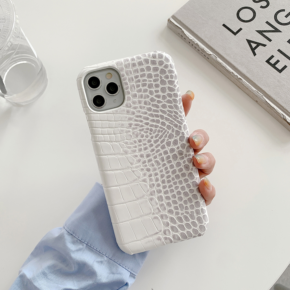 Gradient Crocodile-Print Leather Phone Case - Image 5